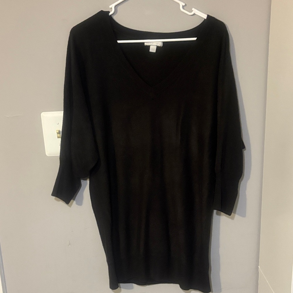 New York & Company Black V-Neck Light Sweater Sz L